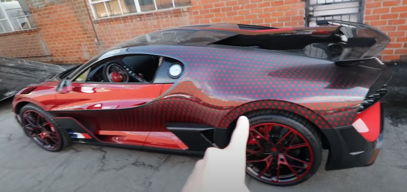 DaddyThaBaddy's tweet photo. I think this is one of the most beautiful cars I've ever seen
The Bugatti Divo #TheLadyBug
That paint job OMG!! https://t.co/qZhiUX7IZG