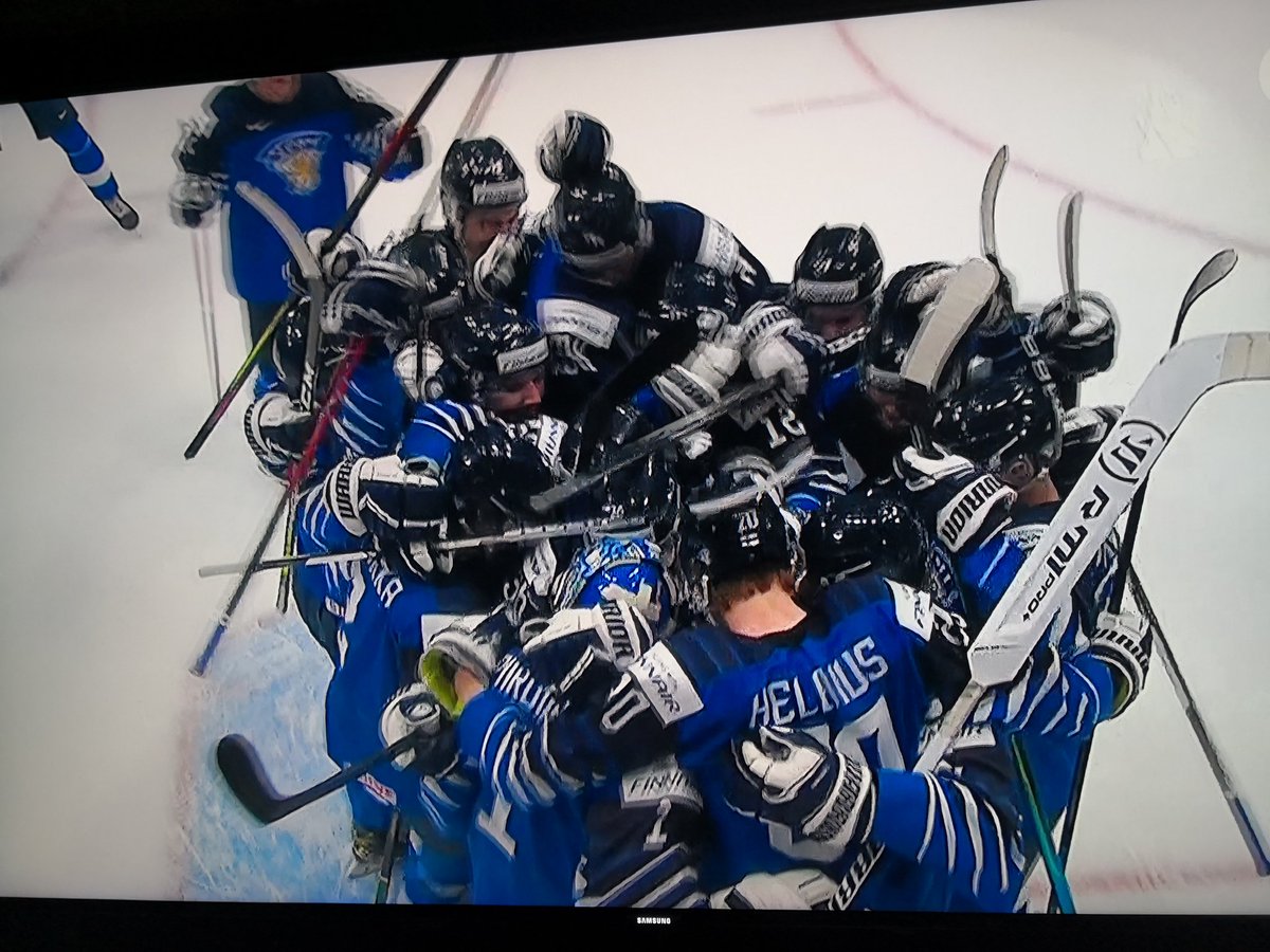 KenuFHR's tweet photo. Wooo! Good job Team Finland! 🇫🇮 🥉
Another entertaining game 👏🏼
#RUSvsFIN #WorldJuniors #u20fi https://t.co/A9K988xNAx