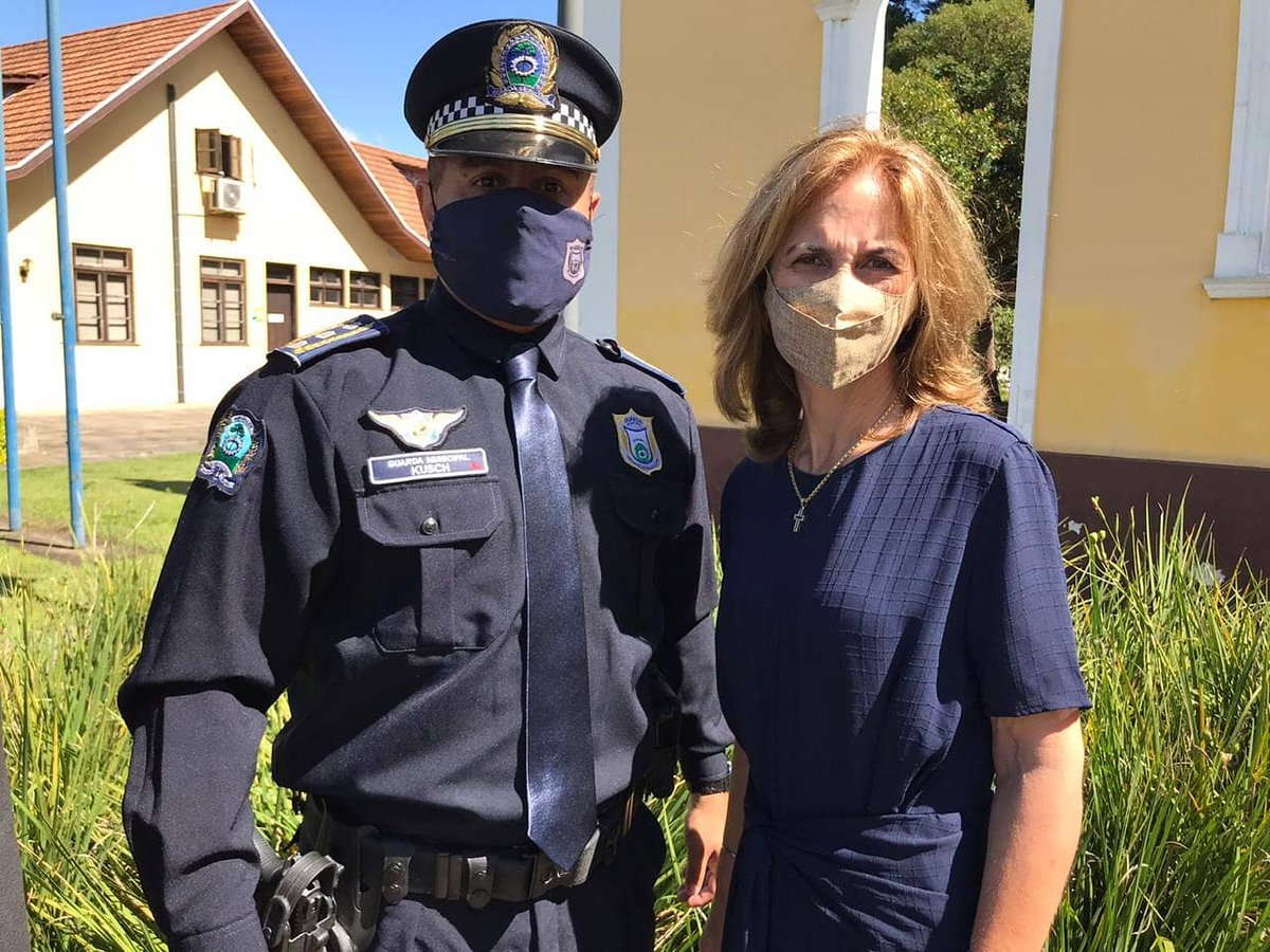 gm_sjp's tweet photo. CURTE AÍ 👍🏻 - SECRETARIA MUNICIPAL DE SEGURANÇA PUBLICA DE SÃO JOSÉ DOS PINHAIS TEM NOVO SECRETÁRIO.

O Guarda Municipal, Ricardo Kusch, tomou posse nessa segunda-feira (04) no cargo de secretário de Segurança Pública Municipal de São José dos Pinhais. 

https://t.co/uXqyaoGJJn https://t.co/3r2pLvW4Jc