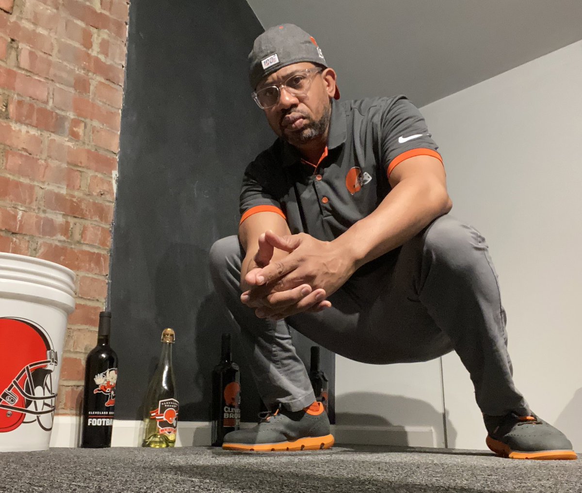 BrownSpiderCLE's tweet photo. Geared up... 
#StillRepresenting
#GrandDadSwag
GO #BROWNS!!!! https://t.co/OzOCMqnmm8