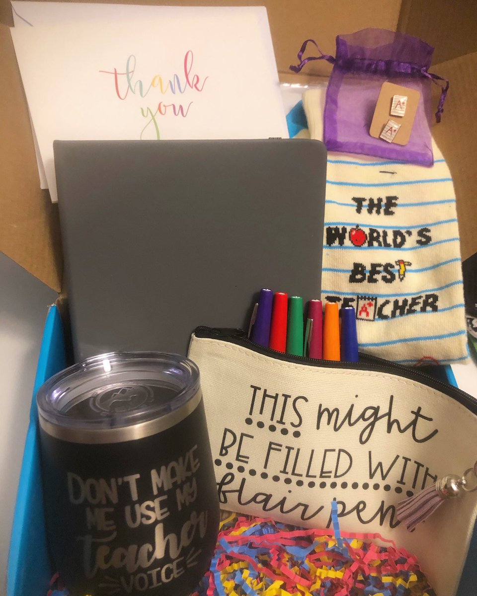 PHerediaEDU's tweet photo. Wow this was such an awesome surprise! I love it all! TY @Savvy_Educator for thinking of me😀💚 Friends definitely check out @ThirdPeriodBox from @knikole it's great! 😍
#thirdperiod #teacherbox https://t.co/YmfTIkTWci