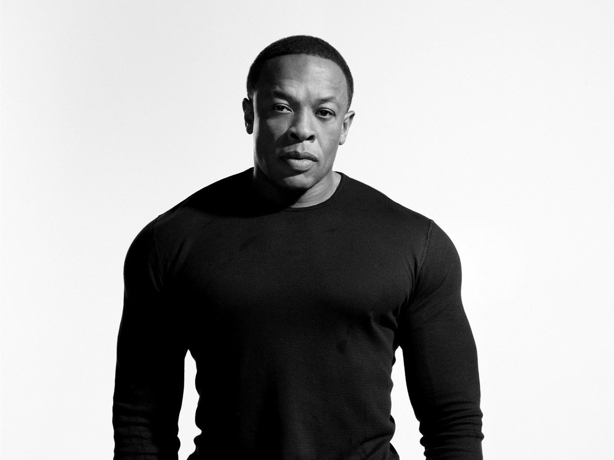 DebatingHipHop_'s tweet image. TMZ has reported that Dr. Dre has suffered a brain aneurysm and is in the ICU. Sources say he is stable. 

Prayers up for Dre and his friends and family 🙏🏻