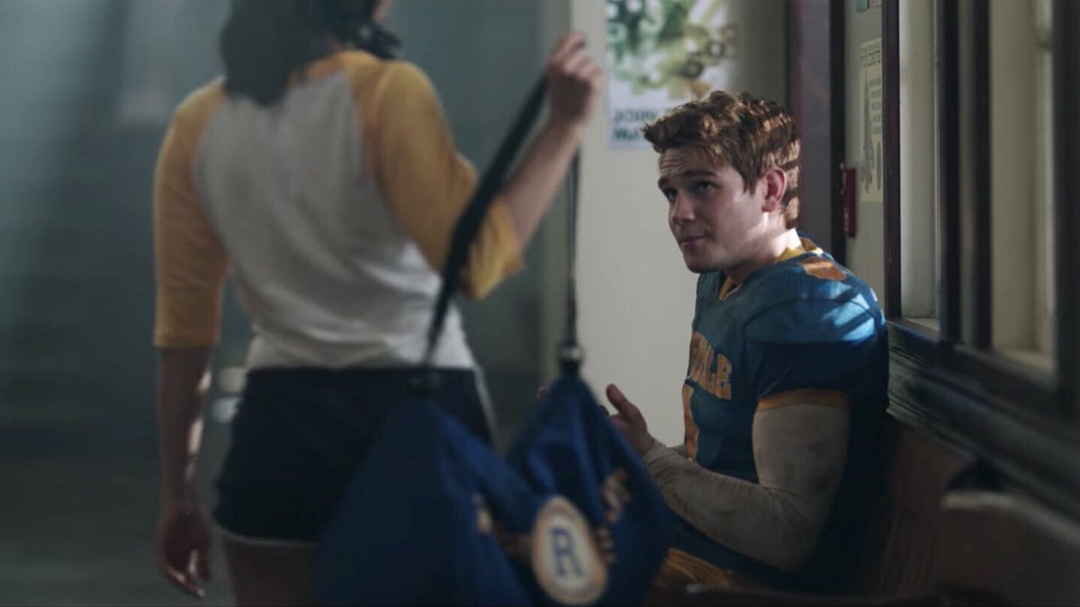 made u look! enjoy a look at their emotional connection instead<3