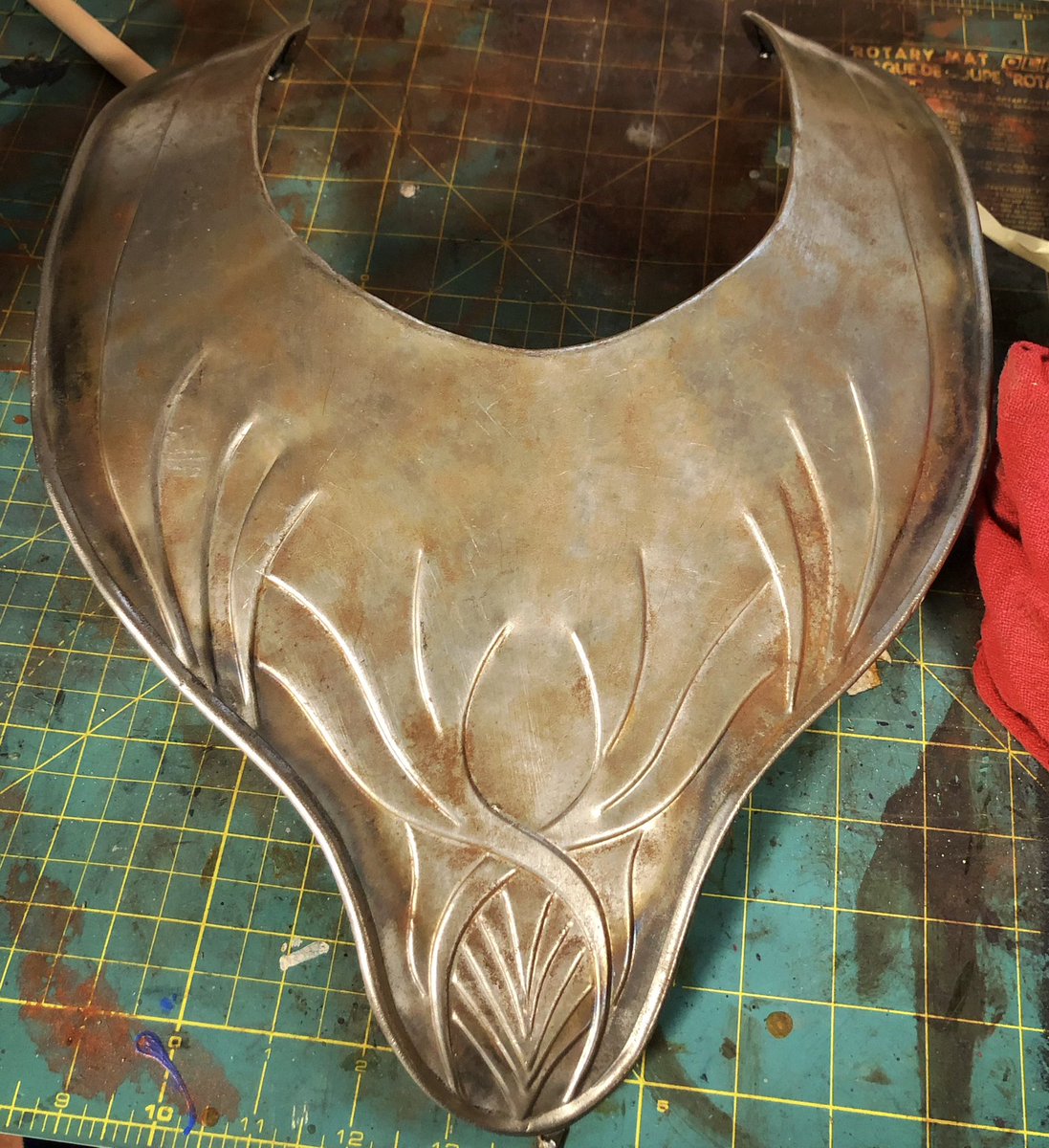 TheTalentedFool's tweet photo. A little work cleaning up a banged-up set of production made prototype Helium armor from the Disney “John Carter of Mars” movie, made by Weta. Worked out the dents, removed some weird paint and filler, hit the rust, polished, oiled. Left some weathering. Looking pretty good! https://t.co/uu2oMTJKdm