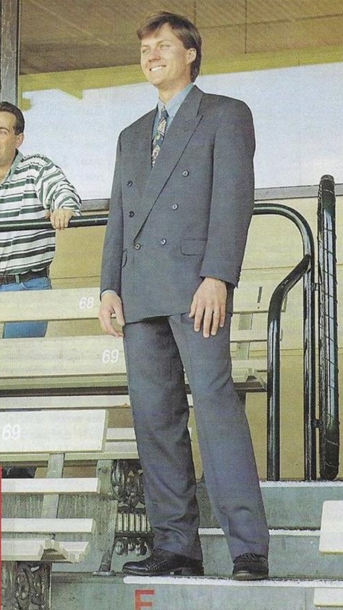 fishmadstu's tweet photo. @TripleMRushHour Oh dear...it’s men’s wear Bradshaw! Noble and trending !!! #realflogbehaviour https://t.co/HRu21Q0Ec1