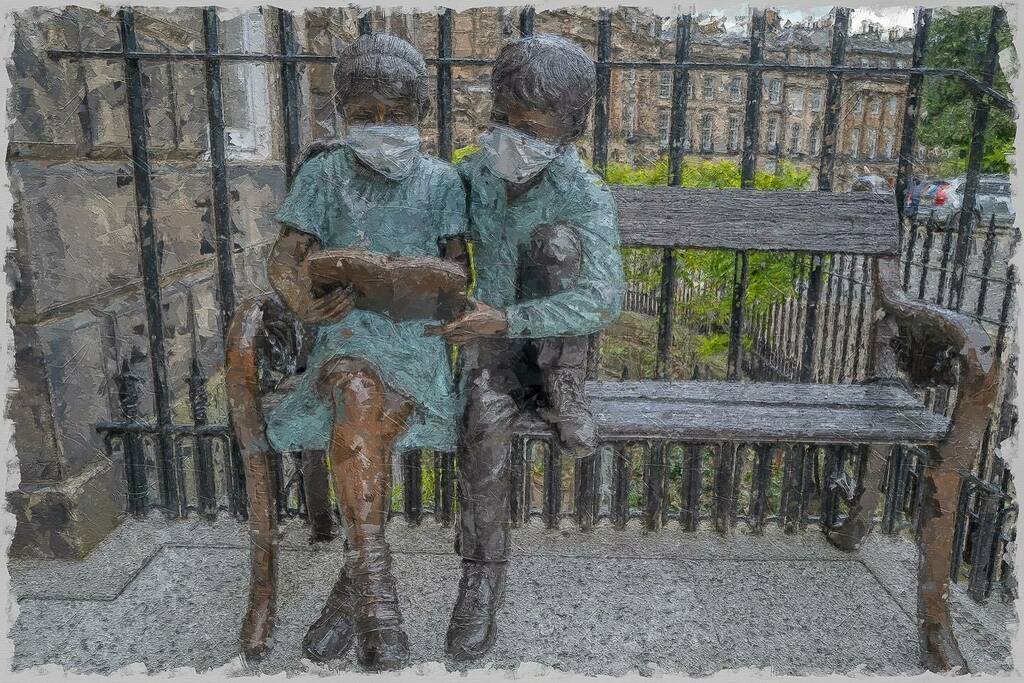 davidgreer_'s tweet photo. Read to me Sis #covid_19 #wearamask #painterly #painterlyphotos #signofthetimes #painterlyphotography #edinburgh #morayplace #sculpture #bronzesculpture https://t.co/wyRPVwQHbS https://t.co/o5N1bdBsRQ