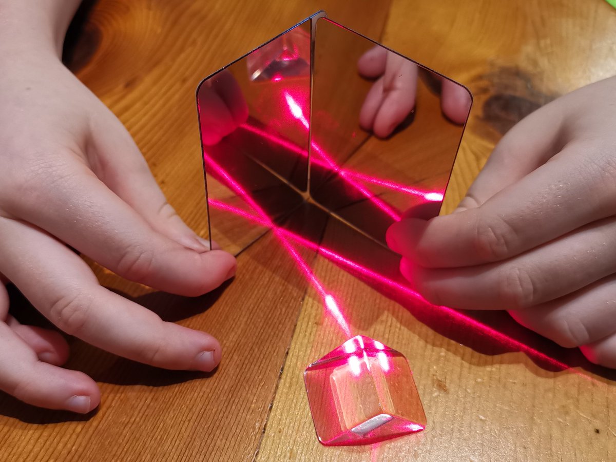 geordiemuppet's tweet photo. Everything is better with Lasers! Even #homeschool.
#science ##HomeSchooling #RemoteLearning #EveryOneCanScience https://t.co/t7FVez9Log