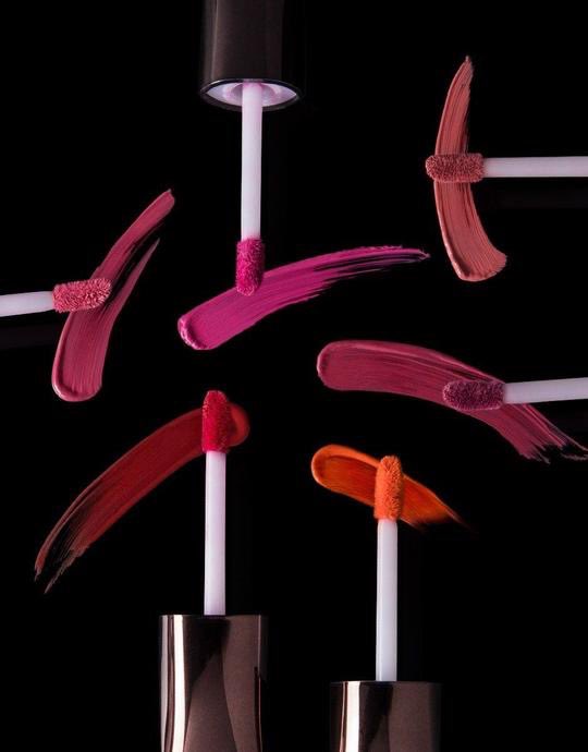 msbkneBeauty's tweet photo. Different strokes of perfection! 

One liquid matte lipstick are perfect for all occasions especially those zoom calls .. 

shades in the picture are:
-Rose
-Ruby
-Rosa
-peach/orange
-Lovely
-Nude

#msbknebeauty #lipstick #liquidlipstick #matte #mattelipstick #makeup #beauty https://t.co/xnFSftrH0C