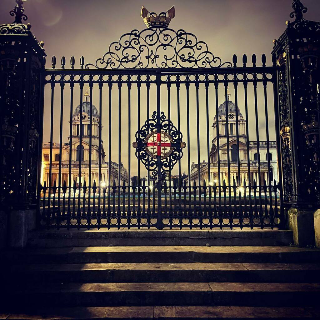 thadysenior's tweet photo. Locked up during lockdown - a late night walk in Greenwich
#lockdown3 #onewalkaday #shotoniphone #nightphotography #royalnavalcollege #greenwich #london #lockdownlife #oldroyalnavalcollege https://t.co/6porzdlI5B https://t.co/diLd4tmP33