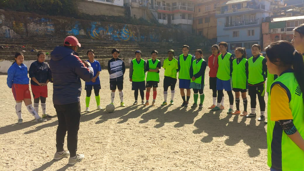 The team, under the guidance of former East Bengal / Tollygunge player Jiten Rai, is currently practising (and boarding) at two schools based in Kurseong. Today (06/01), they will play their first official match as a team in a tournament organised by the Darjeeling Police