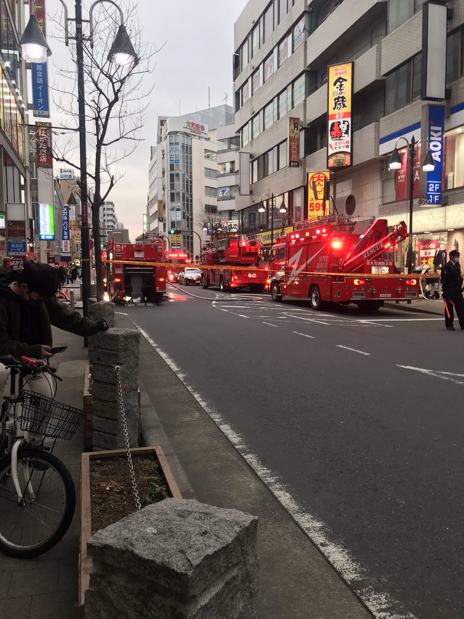 厚木センタービルの飲食店で火事が起きている画像