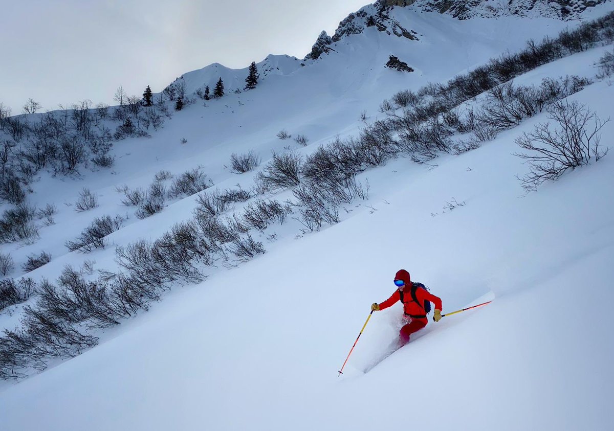 f_manners's tweet photo. A new year and a new area to explore ski touring. The Aravis has some cold and soft snow at the moment, more than Chamonix and so I have been escaping the crowds skinning up the piste and finding some beautiful hidden gems in other valleys #earnyourturns #skitouring #winter2021 https://t.co/BoRdVZhcuA