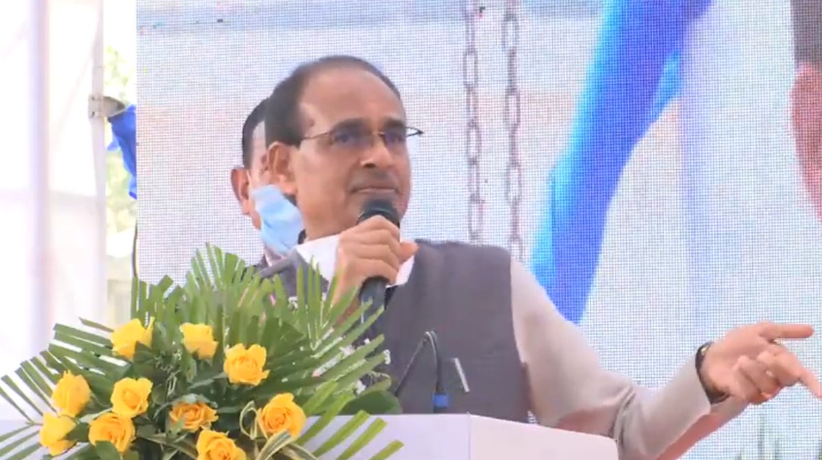आने वाले कुछ वर्षों में प्रधानमंत्री नरेंद्र मोदी जी के सपने को लोकल को वोकल बनाएंगे, यहां बनीं हुई चीजों को सारी दुनिया में भेजें। इंदौर इसमें रिकाॅर्ड कायम करेगा। इंदौर में अपार संभावनाएं हैं : मुख्यमंत्री श्री <a href="/ChouhanShivraj/">Shivraj Singh Chouhan</a> 
#