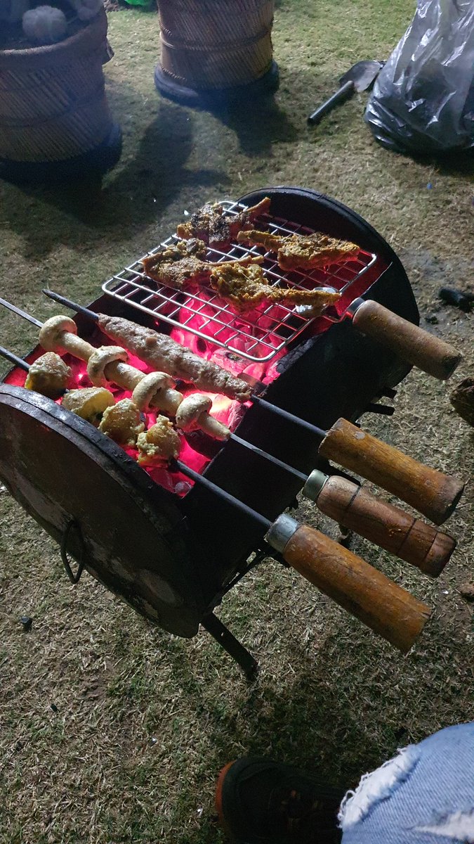 Iamkavitak's tweet photo. Don't need anything more than love and a basic barbecue in the cold winter nights β€ #bliss #becauseihaveyou #chefRon https://t.co/UCb0q9jYrJ