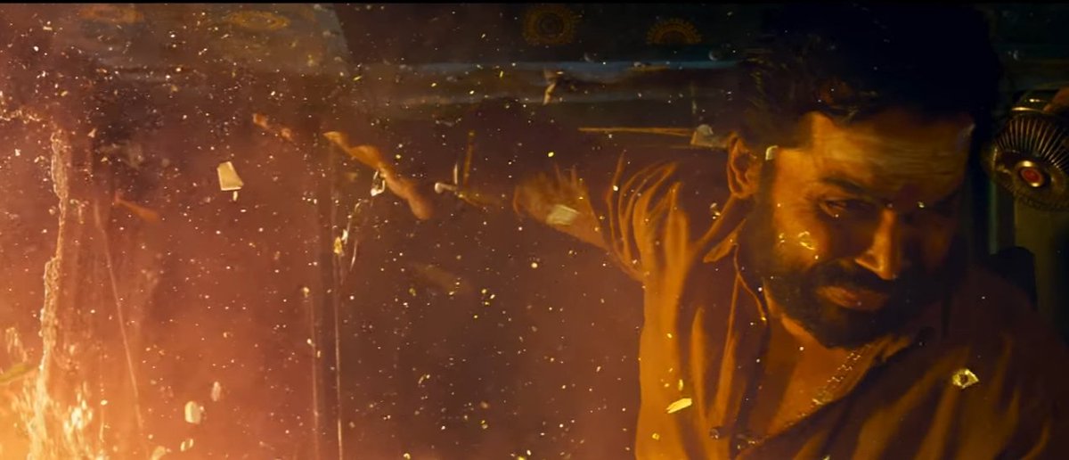 CCinecrush's tweet photo. Magnificent frame from tamil film #Kaithi 🔥
Director : @Dir_Lokesh 
Cinematography : Satyan Sooryan 

Looking forward for #Master to Catch Such Frames 👍
Crystal Clear 👌 https://t.co/B7OFnpiyrY