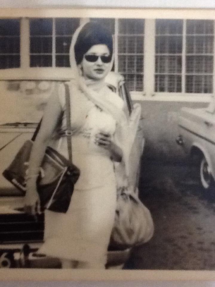 zaialipaul's tweet photo. Who is this? Helen or Sharmila Tagore? Or may be somebody else. Help me determine. #helenofbollywood #sharmilatagore #Bollywood #SalmanKhan #saleemkhan #arbazkhan #saifalikhan #KareenaKapoorKhan https://t.co/8turgNaafO