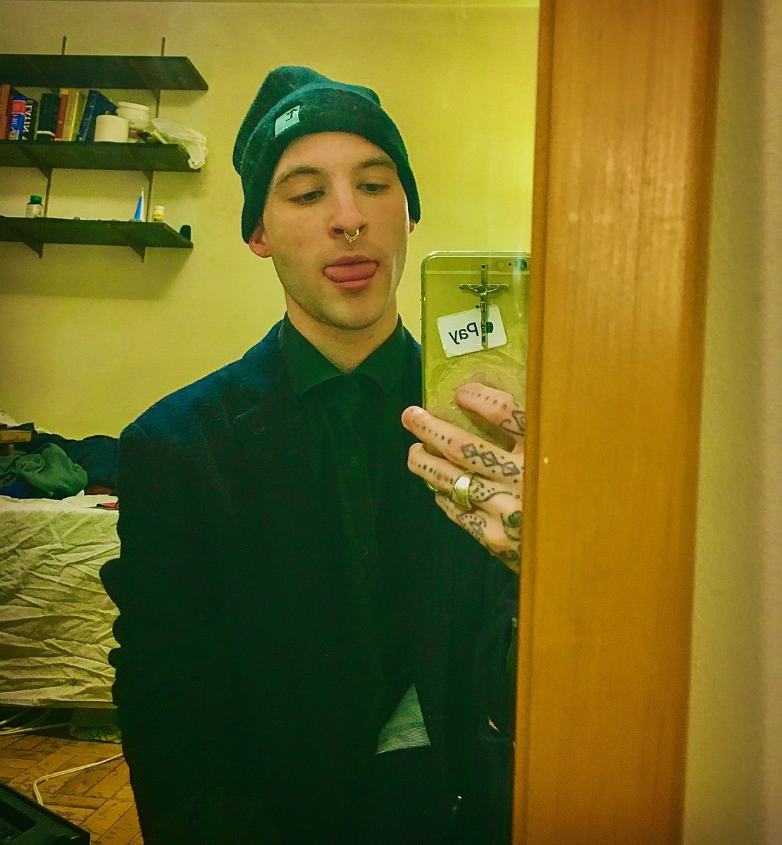 DasvSubcon's tweet photo. You are willfully blind #gayartist #selfie #mirrormirror #witchbitch #americano #black #tattoos #artist #artistoninstagram #swag #tongueouttuesday #greenwithlust #disneyvillain #artboy #gayboy https://t.co/sMQ0hY0y9J