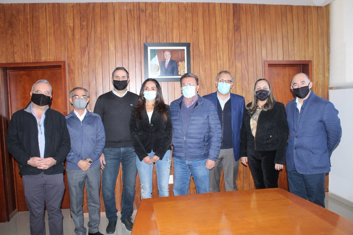 luismahbub's tweet photo. Acompañado en unidad a los precandidatos a la gubernatura por el @PRI_SLP donde hicieron su examen de conocimiento del partido, y estamos seguros que lo mejor está por venir para #SLP 
#GrandesCosasEstánPorVenir 
#LM21 https://t.co/iIkLwdsV1a