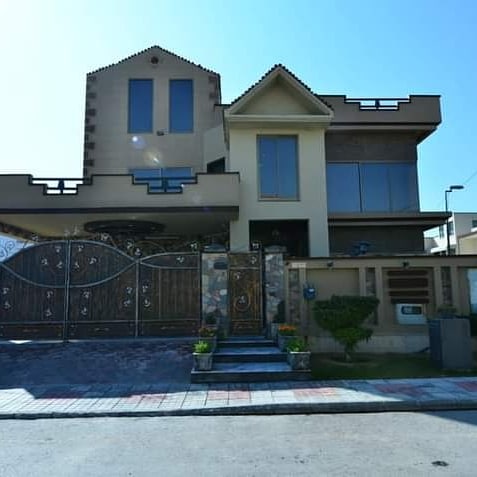 Emlaakreb's tweet photo. DHA Islamabad
House for sale
#emlaakreb #realestate #corner #house #forsale #dha #islamabad #rawalpindi #pakistan #constructionservices #construction #builder #builders #contractor #contractors #residential #hometheater #ushomes #ukhomes #ukpakistani   #uspakistani #usahomes https://t.co/IcSC5jwXdY