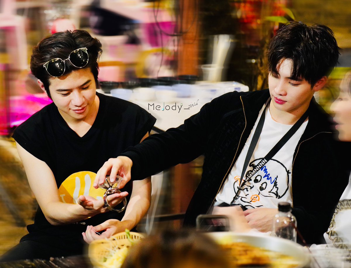 Melody2wishCNFC's tweet photo. @m34nismind stay with you💙💚
#คลั่งรัก2wishข้ามปี https://t.co/H2MJjww9Iq