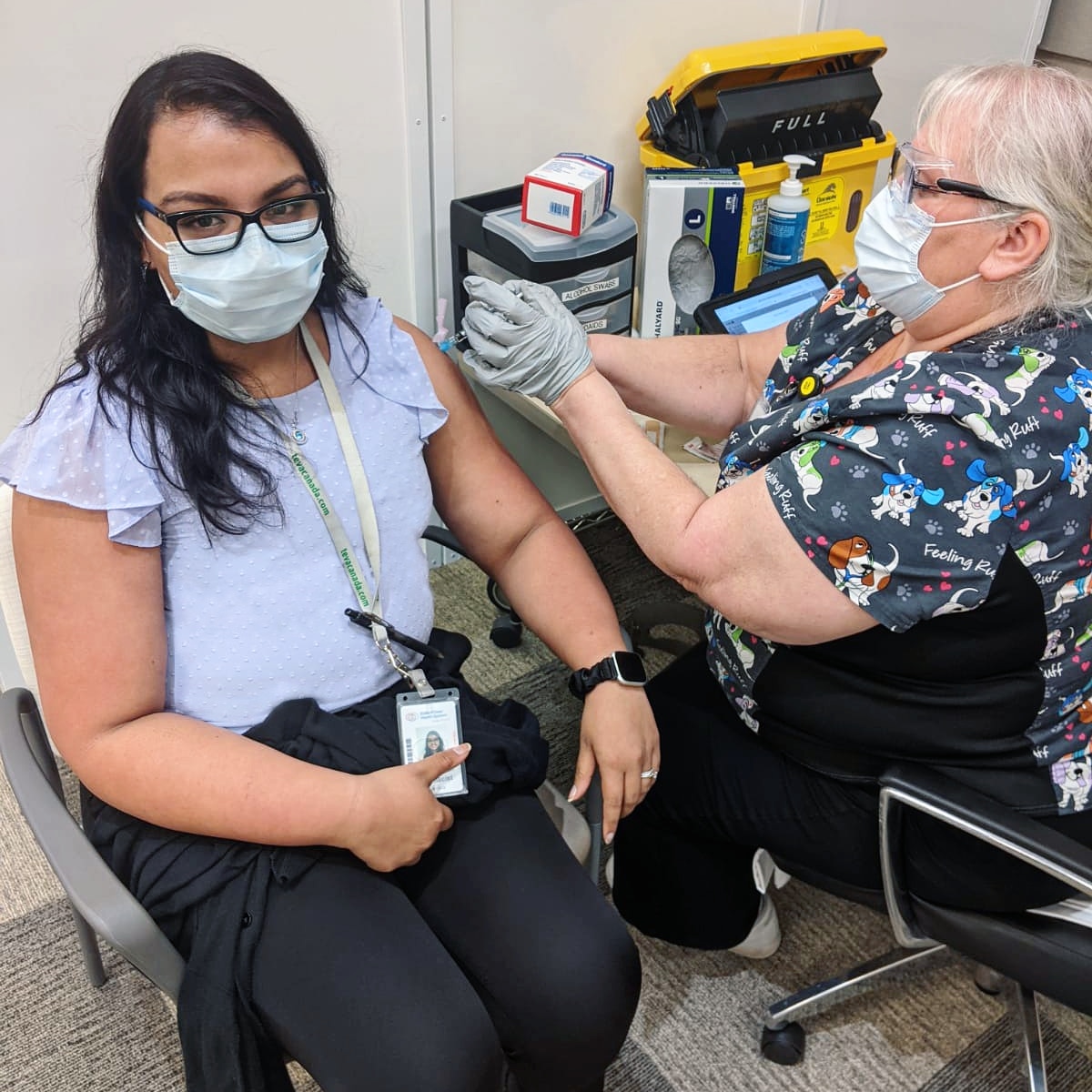 AnikaPharmD's tweet photo. Got my first dose of the Pfizer covid vaccine today at @OslerHealth! It gives me so much hope that 2021 will be a good year 🙏

Also, can you tell - I'm smiling under my mask 😊

#VAXXED #CovidVaccine #Pharmacist #PfizerVaccine https://t.co/8d9CHClugs