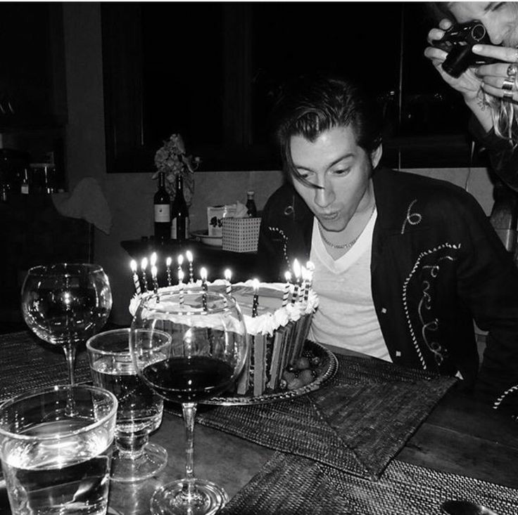 Happy birthday to the one and only Alex Turner, sorry you are a capricorn 