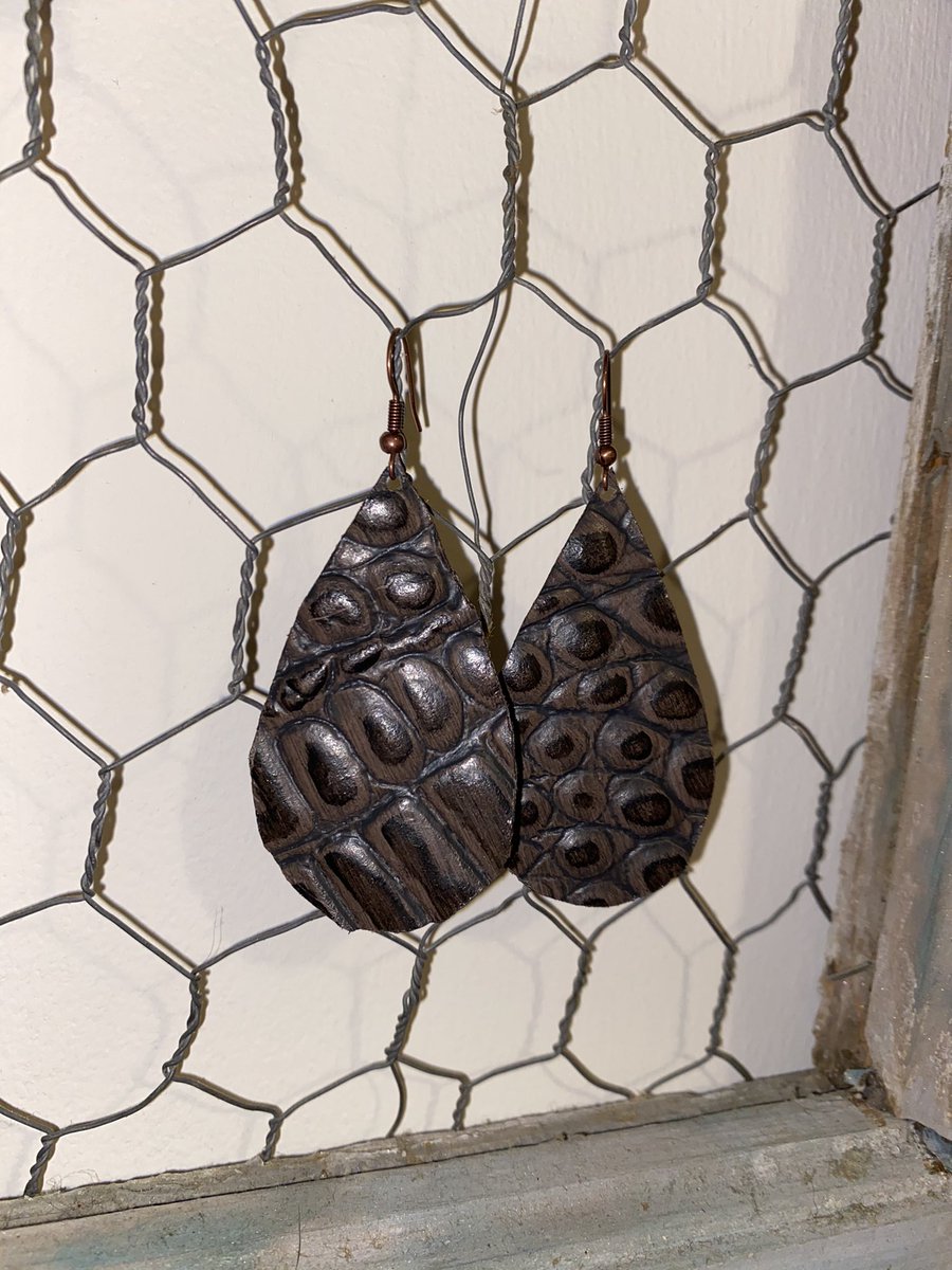 pedro__just's tweet photo. Have some earrings available! I can also do custom earrings and bracelets with brands, initials, etc. if anyone is interested! https://t.co/H5K9nHoFcv