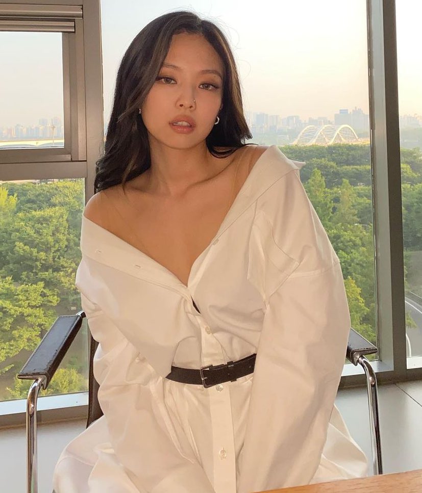 jenniexpics's tweet photo. a woman. https://t.co/XyrvbFrgND
