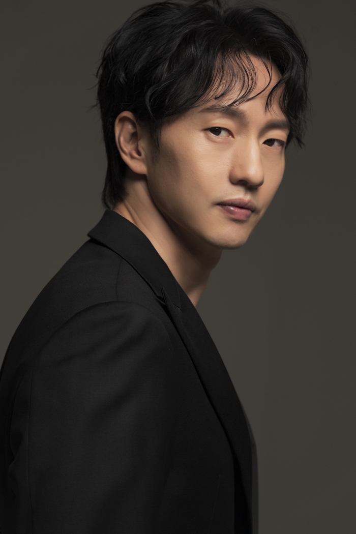 spice_stage's tweet photo. マイケル・K・リーにインタビュー～『ニューイヤー・ミュージカル・コンサート 2021』に出演 #マイケル・K・リー #テレシアター https://t.co/DyH4osx5nL https://t.co/LFJSlYDZSd