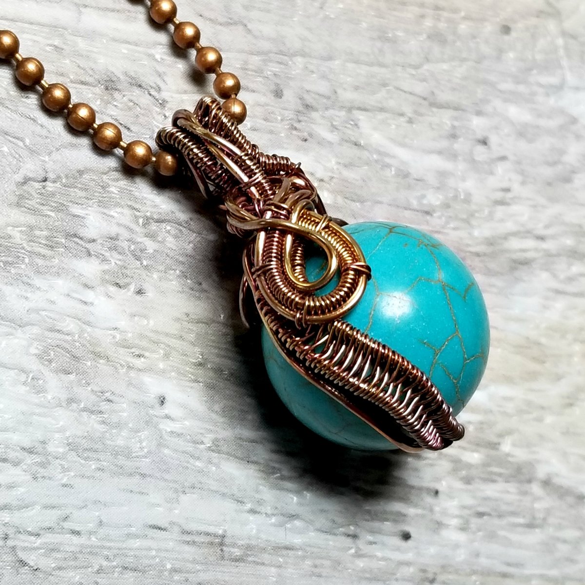 Blue Howlite Wire Wrapped Necklace, Copper Jewelry #wireweavejewelry #bluehowlitenecklace #bluenecklace #turquoisependant #theartisangroup

arkayscreations.com/product/blue-h…
