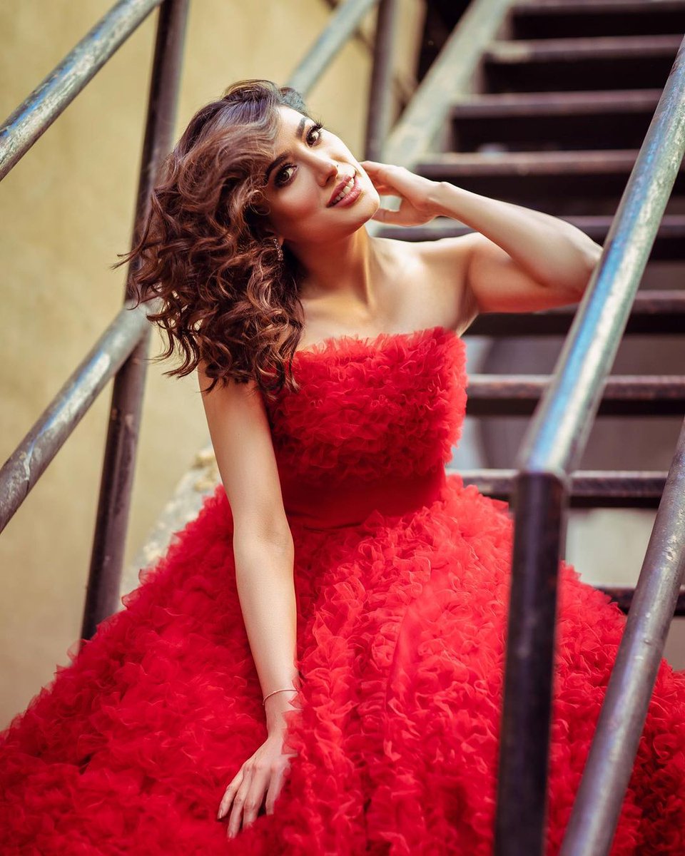 MediaSpringPk's tweet photo. These clicks of @mehwishhayatofficial by #JafferHasan are lit π₯ https://t.co/MRRuDZIBiO