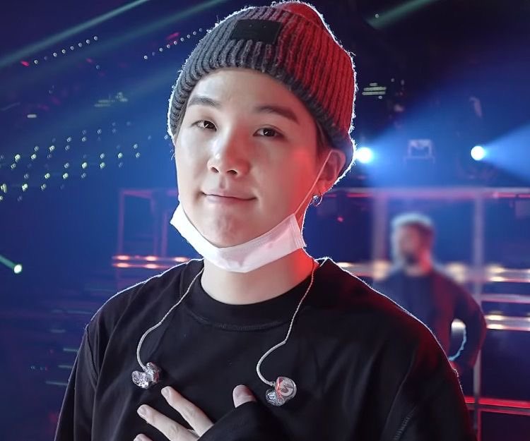 Yoongi sing, Yoongi :]