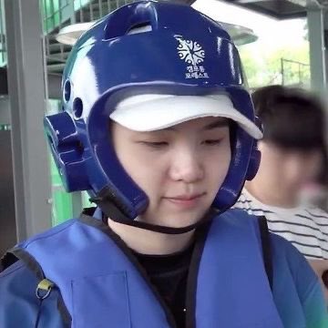 Ending the thread with this! Not a beanie he just looks cute