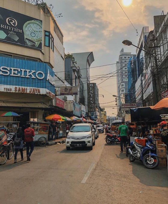 infobdg's tweet photo. Diumur berapa taruwit tahu kalau Jl ABC itu merupakan singkatan dari Arabieren (A), Boemipoetra (B) dan Chinezen (C)?

Foto : IG Fadhafiyyan
#sejarahBDG https://t.co/BOLwRCFJo8