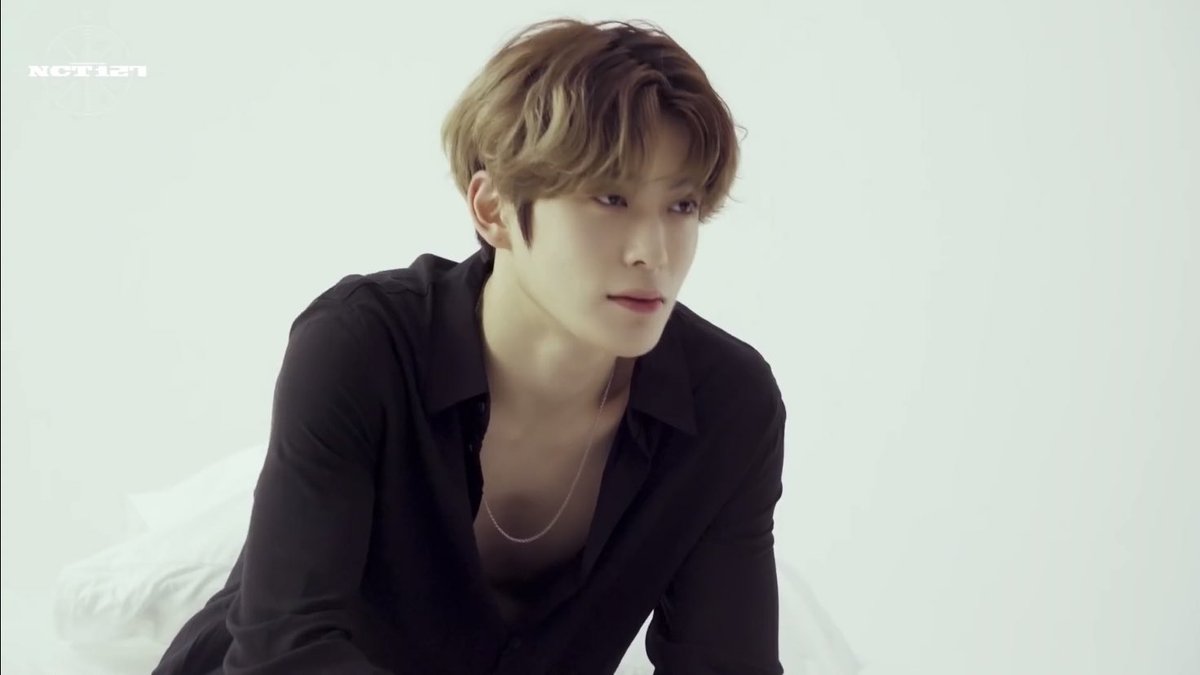 jaehyunbom__'s tweet photo. Jaehyun’s black low-cut top... https://t.co/oUVn1NCAek