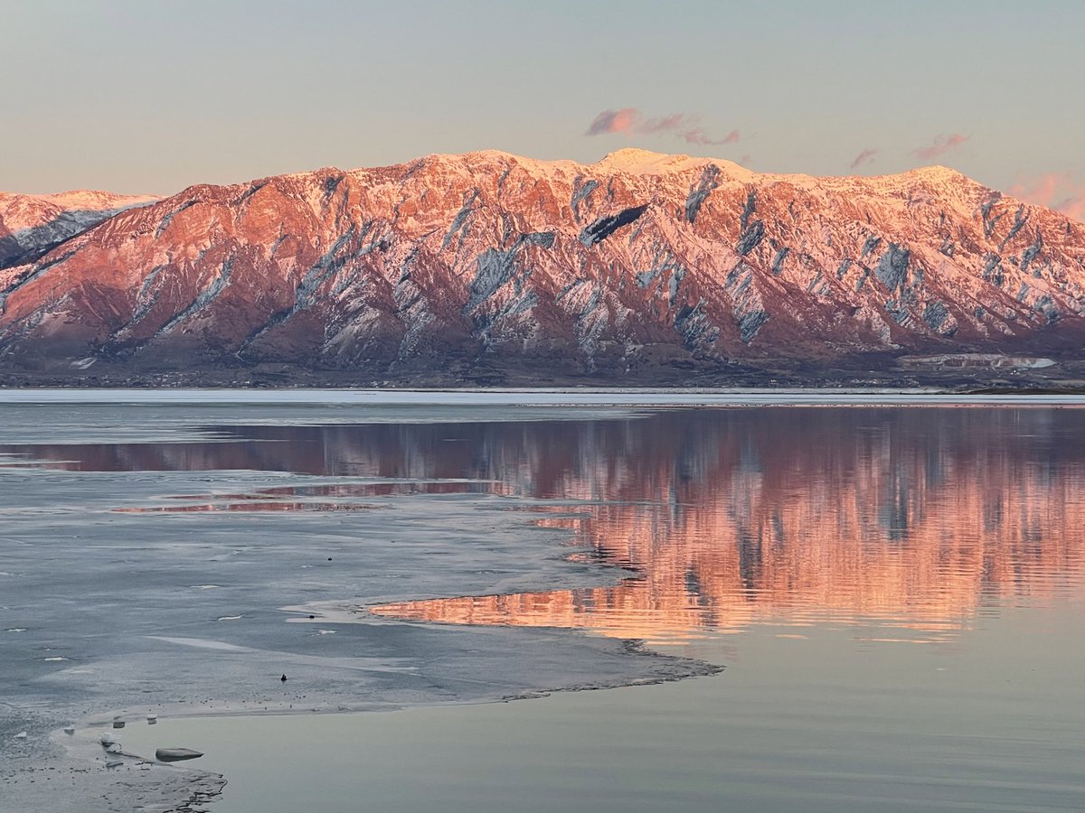 ClaySLC's tweet photo. Sunset at Bear River Bay looking East towards Willard Peak.
#Utah #sunset https://t.co/beLFwqRKyr