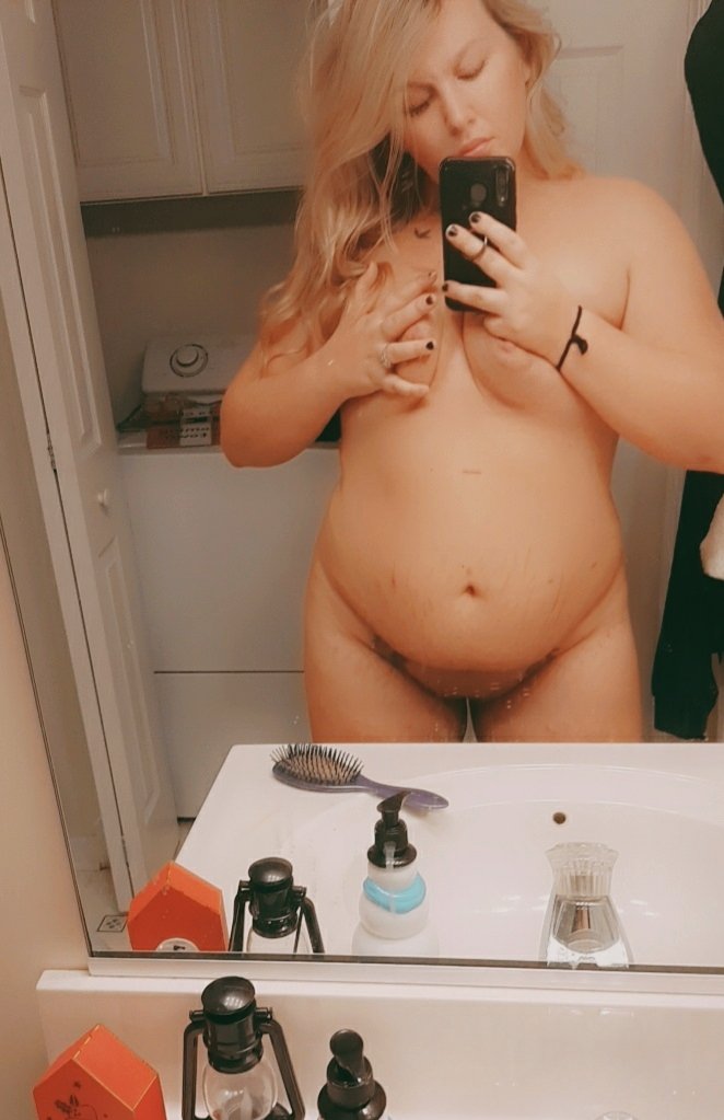 Funwithfaith1's tweet photo. Postpartum body ✅ I might be a little chubbier now but I'm giving my body grace since I had a c section and working towards being fit again. In the meantime, enjoy my fat ass. #bbw https://t.co/GZCpEEO3g0