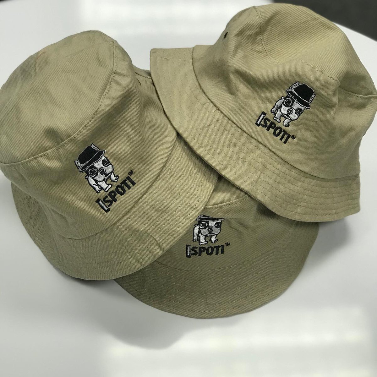 ispotitm's tweet photo. The iconic 1st edition iSpoti, Khakhi. From the streets of Orange Farm to the country side of Limpopo, until the suburbs of the North & down to the coasts, it remains R129.
We are iSpoti. Izinja ze head gear. 🐶
#iSpoti https://t.co/txnRbT8Tpw