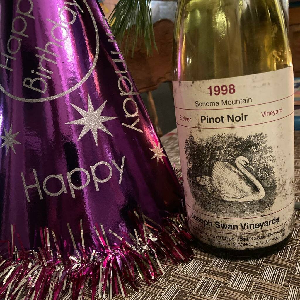 Don’t post much bottleporn (or anything else), but could not resist this Pinot on 🔥 from the #rodfather <a href="/josephswanwines/">Joseph Swan Vineyard</a> .People who lump the 98s with the Cabernet vintage are missing out. Shows why this winery is one of the absolute California Class… instagr.am/p/CJsE02pLknt/