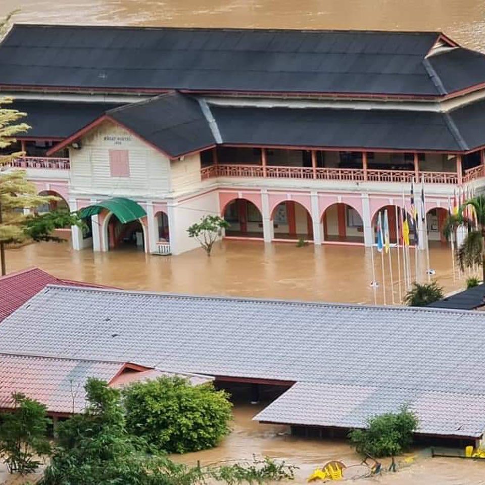 Situasi banjir yang melanda Sekolah Siti Nirhaliza dan hampir seluruh wailayah di Pahang selama beberapa hari terakhir ini.