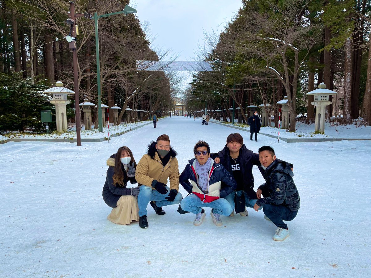 same4408's tweet photo. ハッピューニュウーウィヤー

今年も仲間と大切な人と共に
2021年全力で突っ走ります

ほんまに今年はいろいろがんばんでーー

よろしくでやんすっっ https://t.co/ufTb1tvhzv