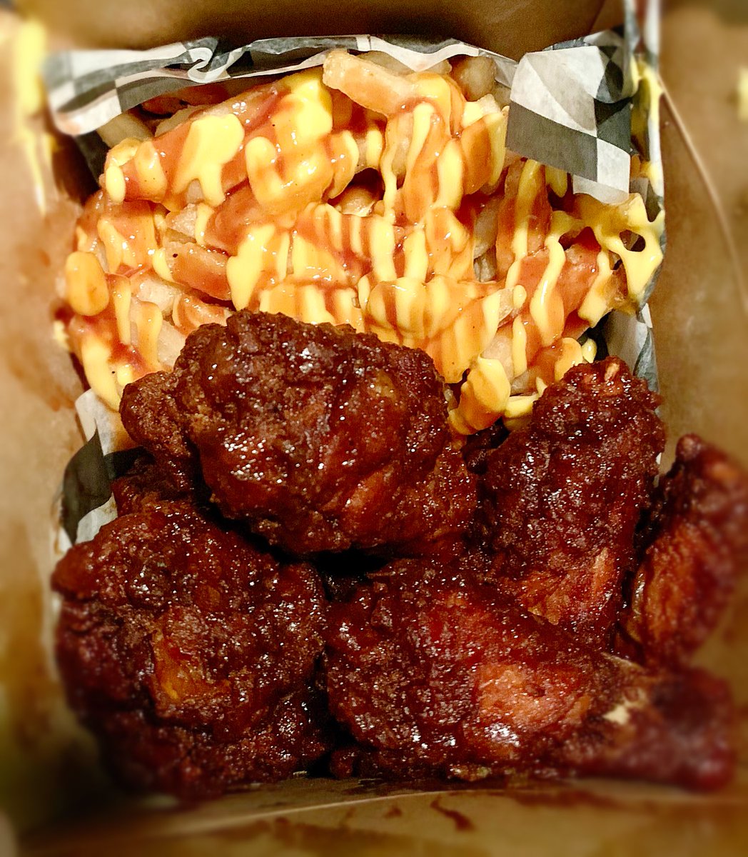 East Islip, NY
Wings!! Drenched in some sauce! Apple brandy is my weapon of choice at <a href="/thehotboxli/">@theHotBoxLi</a> These guys KNOW wings!! You can’t go wrong with any rubs or sauces - they’re all delicious!! I’m a big fan of the sauce all over my fries(yes, I’m THAT smart!) 🤔So. Freakin. Good.