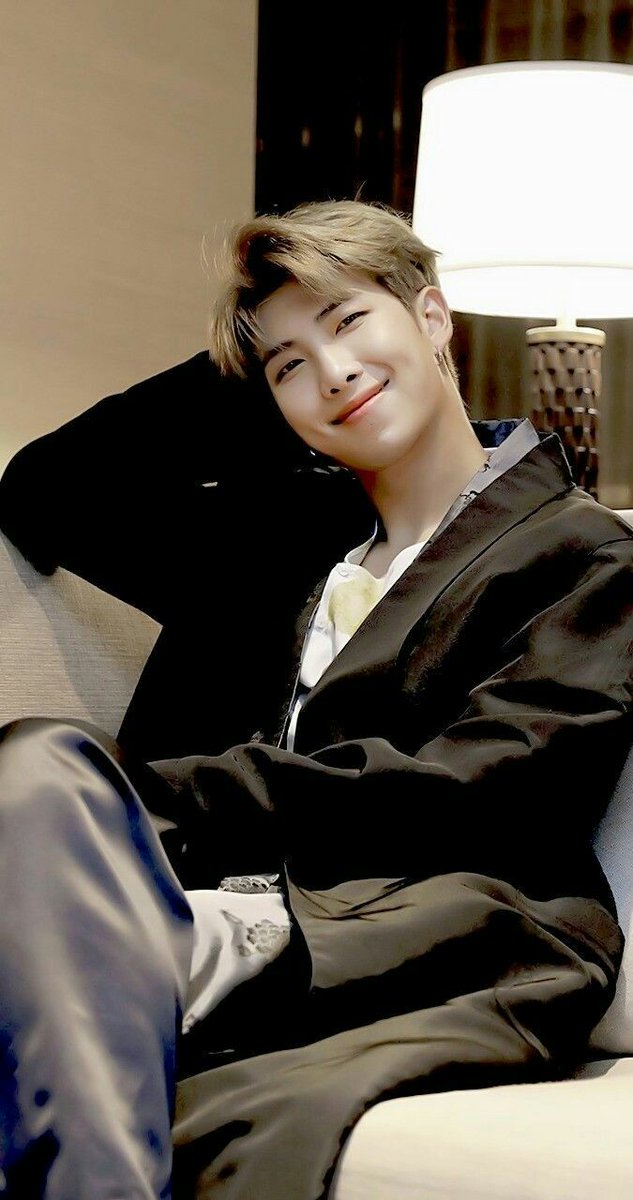 joonsgalaxy_'s tweet photo. Happy 1st anniversary Winter Flower 🎉🎊🥳
#1YearWithWinterFlower #BloomInWinterRM #방탄소년단 #BTS #RM #방탄소년단RM #남준 #NAMJOON @BTS_twt https://t.co/4GSJHnpIHU