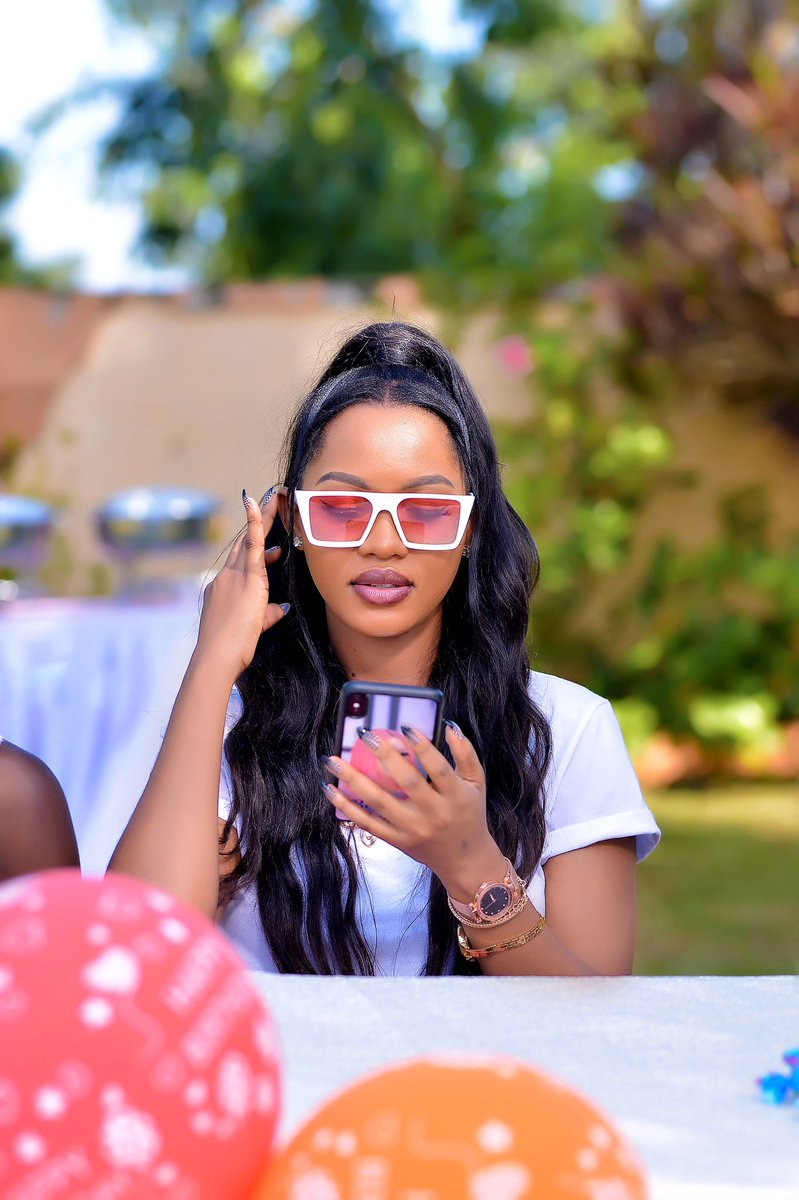 happie_babra's tweet photo. My Diva My #WcW♥️
My stage rocker🔥🔥
My stargal🥰
My @SpiceDianaUg 
#yolove 🔥🔥🔥🔥🔥🔥
#proudlyspicegadget https://t.co/RsK9BB3gj8