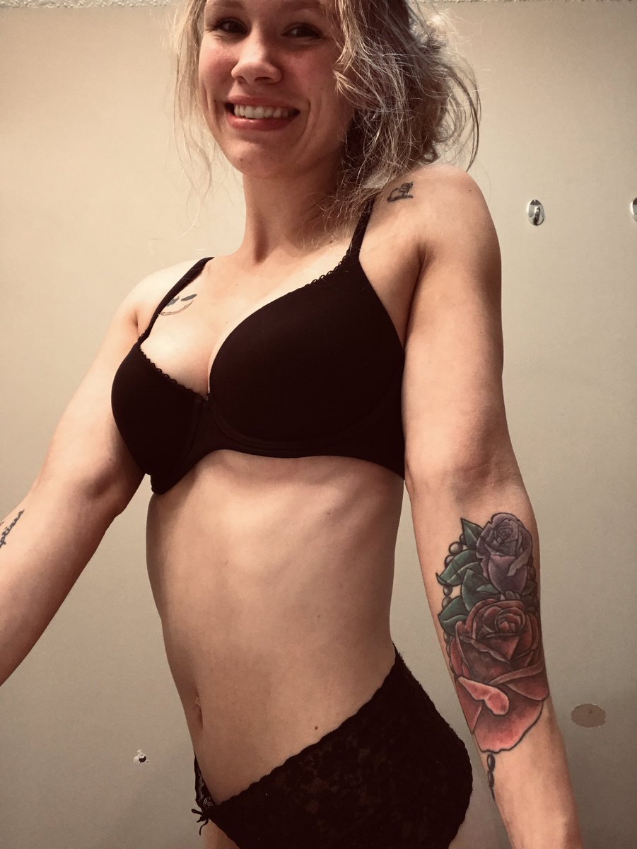 haweybell's tweet photo. @illstayinhtown @Onlyfans_bot https://t.co/0x2j4CaPhA