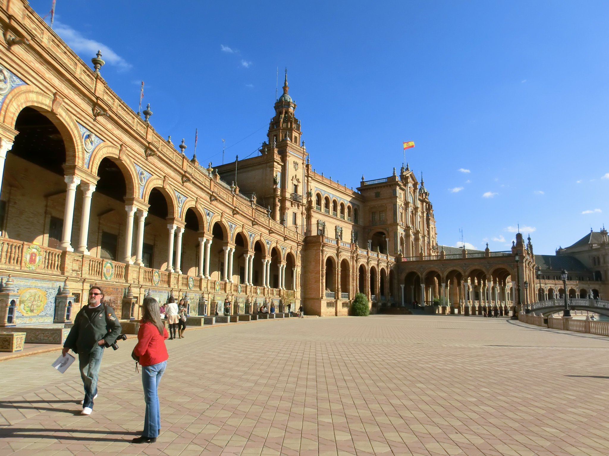 スペイン留学代行センター 公式 スペイン広場 アンダルシア州セビリア県にあります スターウォーズエピソード2の撮影でも使用された場所です スペイン留学 スペイン広場 スペイン観光 アンダルシア セビリア セビージャ Sevilla Plazadeespana
