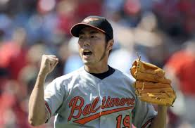 Drianrogelio's tweet photo. #OTD 6/1/2009. Los #Orioles firmaban al dos veces #EijiSawamura de la #NPB y campeón de #WBC06, el nipón Koji Uehara, a un contrato de dos años y $ 10 M (más incentivos, hasta $16 M). ¡Uehara, debutó en #MLB con 34 años y se mantuvo hasta los 42! ¡En Boston lo recuerdan muy bien! https://t.co/GeOTTwA8d4