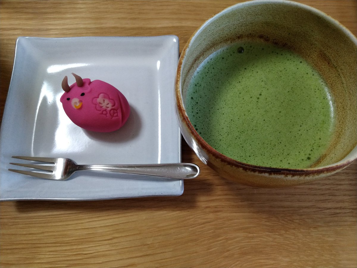 SometimesJapan's tweet photo. Eat snacks in the new year. https://t.co/bvj3S8haXm