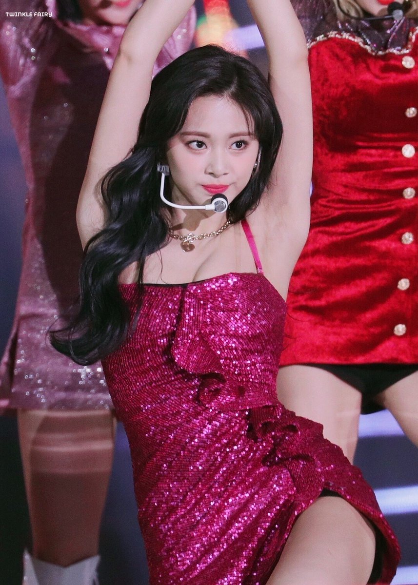 tzuproperty's tweet photo. Tzuyu and her hourglass body

A thread⏳ https://t.co/OuIDbXZN0W