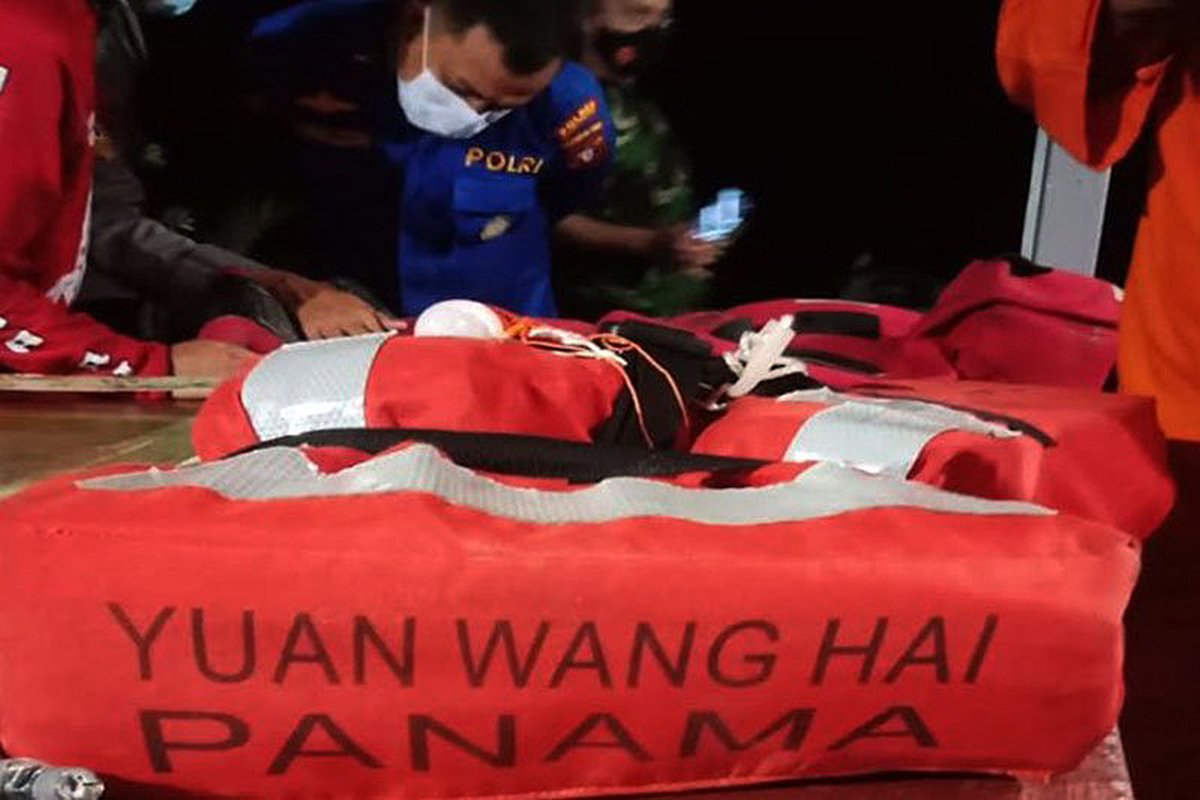 harnasid's tweet photo. Serpihan Bangkai Pesawat di Kalteng, Polisi Sebut Roket Milik China Meledak https://t.co/ghZupxSFXU via @HARNAS.ID 
#BeritaTerkini #beritanasional #roket #China #PoldaKalteng https://t.co/XdUYqQL2Wa
